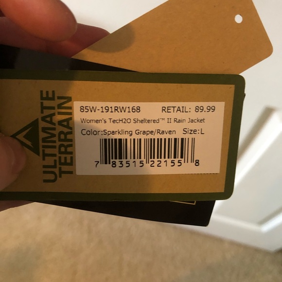 Women’s Ultimate Terrain Rain Jacket - Picture 4 of 5